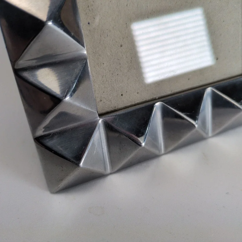 Vintage 90s CBK Frames Unlimited 4x6 Pyramid Stud Silvertone Metal Picture Frame